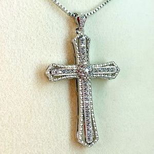 Sterling Silver/925 Silver Cubic Zirconia Monarch Cross Necklace. Chain: 46cm